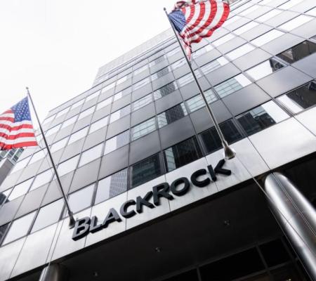 BlackRock и другие американские  компании планируют создать  Банк и Инвестиционный фонд, которые будут контролировать процесс восстановления Украины.