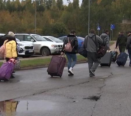 Українських біженців лагідно відправляють додому: Європа втомилася?